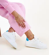 Sneakersy damskie - Biało-niebieskie sneakersy Akila-39 - miniaturka - grafika 1