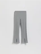 Spodnie i spodenki dla dziewczynek - Reserved - Spodnie flare z rozcięciami - jasnoszary - miniaturka - grafika 1