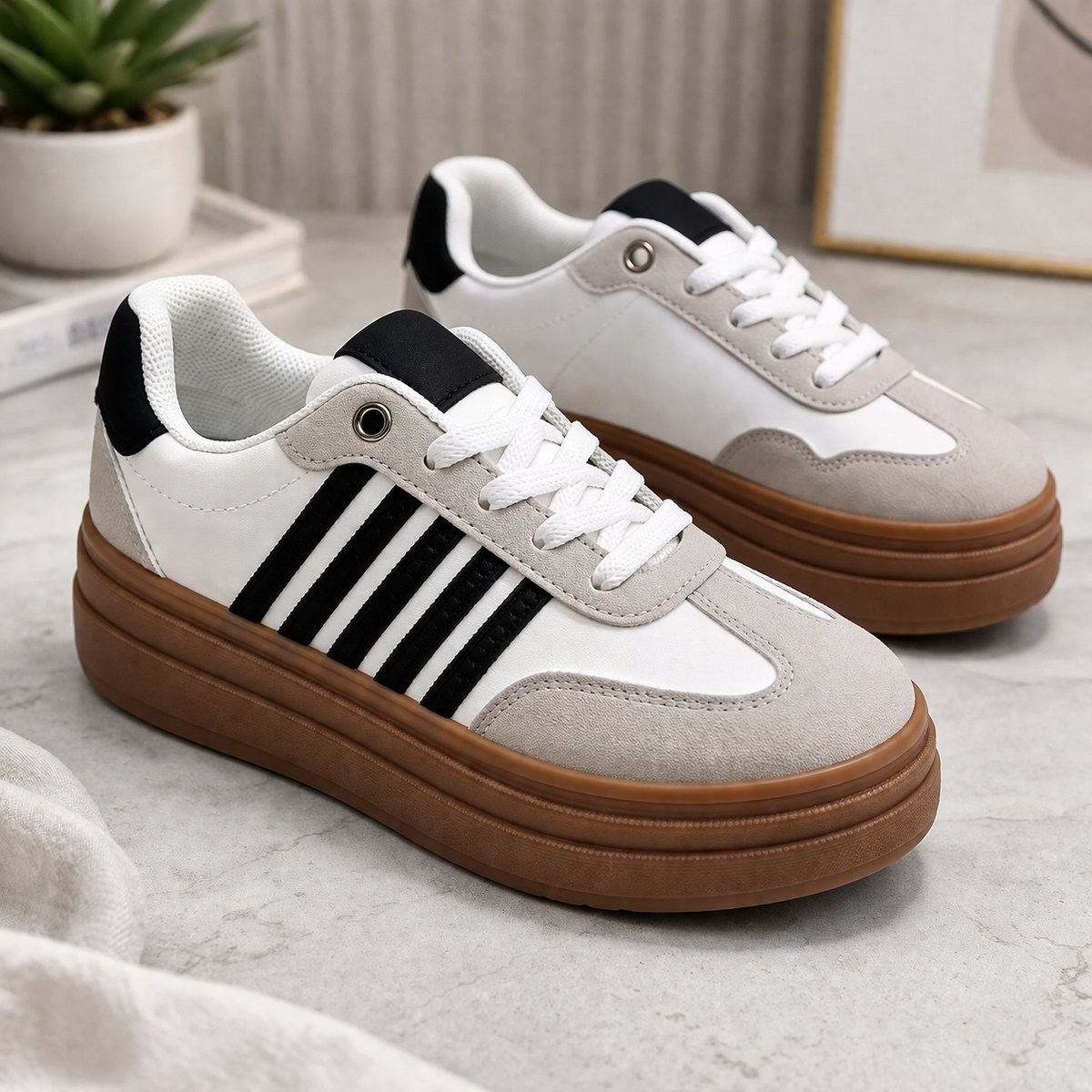 Damskie sneakersy na platformie biało-szare z czarnymi paskami 36