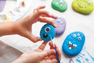 Malowanie naskalne: 3 skały + 6 farb + pędzel + oc - Przybory szkolne - miniaturka - grafika 4