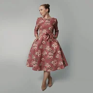Sukienki - Elegancka sukienka midi rozkloszowana różowa w kwiaty retro - miniaturka - grafika 1