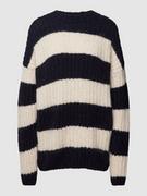 Swetry damskie - Sweter z dzianiny ze wzorem w paski i okrągłym dekoltem - miniaturka - grafika 1