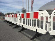 Wyposażenie miejsc publicznych - Bariera drogowa U-20 PVC REVIA - miniaturka - grafika 1