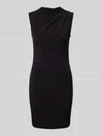 Sukienki - Sukienka mini z lejącym dekoltem - miniaturka - grafika 1