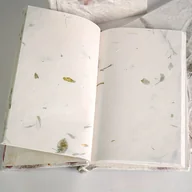 Inne - TEMU 1 sztuka Ręcznie robione Kwiatowe Dzienniki, Vintage Notatniki z Suszonymi Kwiatami, Ręcznie szyta okładka papierowa, Unikalny projekt - miniaturka - grafika 1