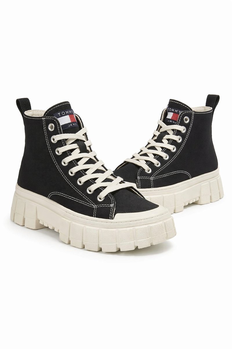 TOMMY HILFIGER CZARNE TRAMPKI DAMSKIE NA GRUBEJ BIAŁEJ PODESZWIE 40 1I4A