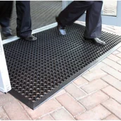 Podnóżki, podpórki, podkładki - B2B Partner Mata gumowa z powierzchnią antypoślizgową 900x1500 mm RP010001 - miniaturka - grafika 1