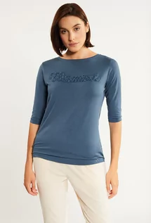 Koszulki i topy damskie - T-shirt z haftowanym napisem - Monnari - grafika 1