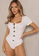 Body - Białe Tłoczone Body o Dopasowanym Kroju z Wycięciami i Kokardkami Redola - miniaturka - grafika 1