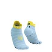 Skarpetki sportowe męskie - COMPRESSPORT Skarpetki do biegania PRORACING SOCKS V4 ULTRALIGHT RUN LOW cashmere blue/maize - miniaturka - grafika 1