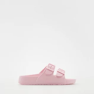 Buty dla dziewczynek - Reserved - Klapki z ozdobnymi klamrami - Różowy - grafika 1