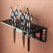 Pozostałe akcesoria fryzjerskie - TEMU 1 Szt. Akrylowy Uchwyt Na Nożyczki Fryzjerskie, Montowany Na Ścianie Organizer Z 6 Słótkami, Unisex-Adult Salonowy Stojak Do Przechowywania, Z - miniaturka - grafika 1