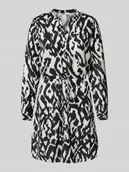 Sukienki - Sukienka o długości do kolan z wiązanym paskiem model ‘CORY’ - miniaturka - grafika 1