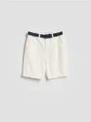 Spodnie i spodenki dla chłopców - Reserved - Bawełniane szorty z paskiem - złamana biel - miniaturka - grafika 1