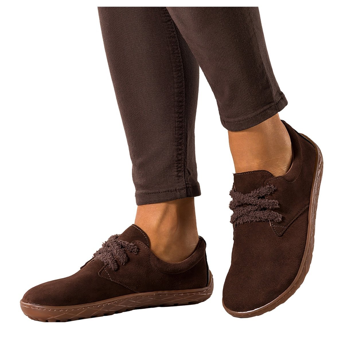 Czekoladowe buty barefoot skórzane zamszowe damskie szerokie na elastycznej płaskiej podeszwie puszyste sznurówki PRODUKT POLSKI Casu 89811-37