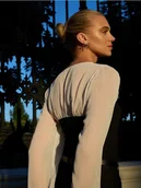 Bluzki damskie - Mohito - Dwukolorowa bluzka - czarny - miniaturka - grafika 1