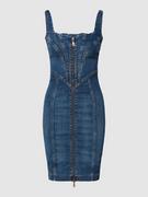 Sukienki - Sukienka jeansowa z zamkiem błyskawicznym model ‘LILAMOR’ - miniaturka - grafika 1