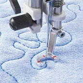 Akcesoria i części do maszyn do szycia - 821141096 PFAFF ORIGINAL Stopka szybkowymienna (zatrzaskowa) sprężynowa z otwartą płozą, do szycia z wolnej ręki, do maszyn Pfaff - miniaturka - grafika 1