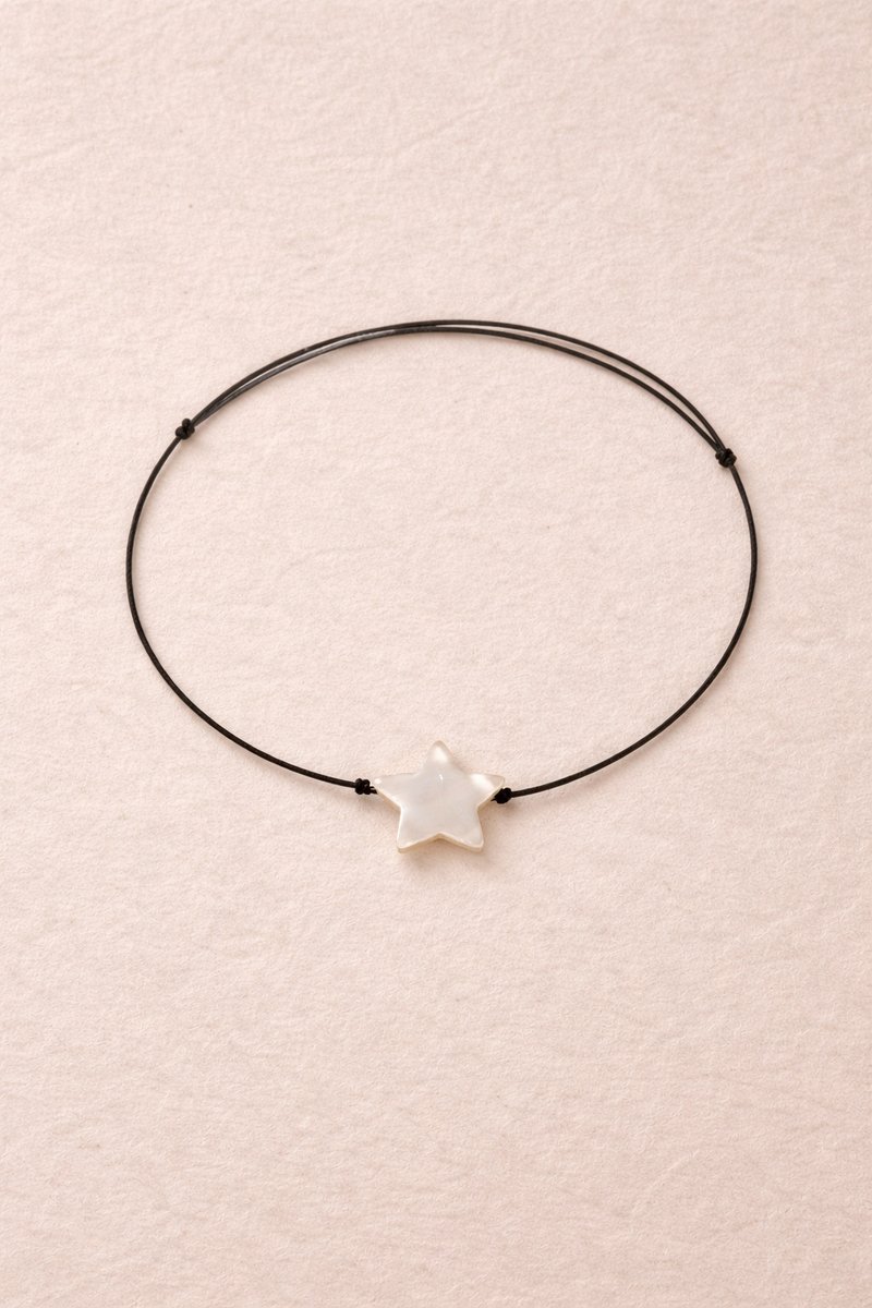 Bransoletka na sznurku - gwiazda z masy perłowej