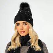 Czapki damskie - Damska czapka z pomponem i perełkami czarna - miniaturka - grafika 1