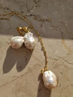 Zestawy biżuterii dla kobiet - Komplet biżuterii z pereł barokowych - kolczyki i naszyjnik - miniaturka - grafika 1