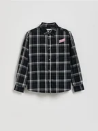 Bluzki dla chłopców - Reserved - Bawełniana koszula w kratę - czarny - miniaturka - grafika 1