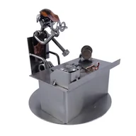 Figurki dekoracyjne - Metalowa figurka Optyk. Oryginalna dekoracja - miniaturka - grafika 1