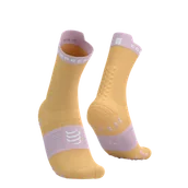 Skarpetki sportowe męskie - COMPRESSPORT Skarpetki do biegania wysokie PRORACING SOCKS V4 RUN HIGH buff orange/roseateblue - miniaturka - grafika 1