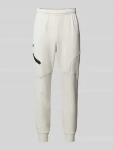 Spodnie dresowe o kroju relaxed fit z nadrukiem z logo model ‘Unstoppable’ - Spodnie sportowe męskie - miniaturka - grafika 1