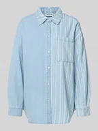 Bluzki damskie - Bluzka jeansowa o kroju oversized z brustaszą model 'KATRI' - miniaturka - grafika 1