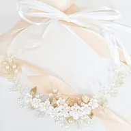 Ozdoby do włosów - Kokonet, Wianek Białe Kwiaty Złoty Na Komunię Ślub Z Listkami Perłami Giętka Ozdoba - miniaturka - grafika 1