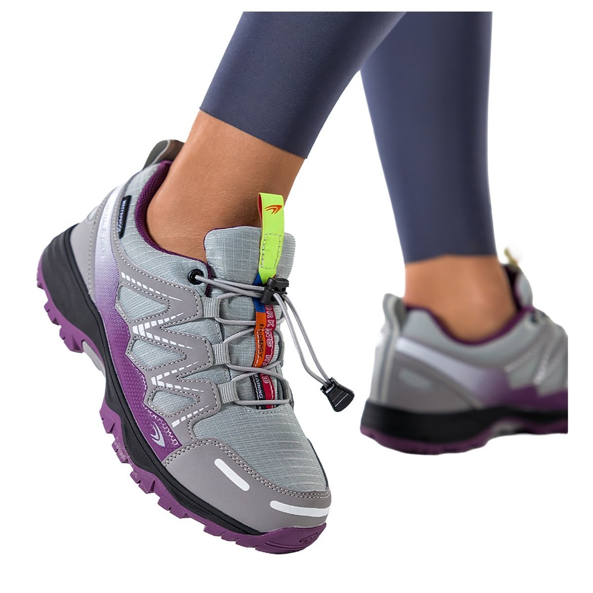 Szare buty sportowe trekkingowe damskie wodoodporne na bieżnikowanej podeszwie z regulowaną elastyczną sznurówką fioletowe wstawki Casu 7393-87D-41