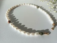 Naszyjniki - Naszyjnik z pereł hodowlanych i unakitu - miniaturka - grafika 1