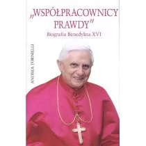 Andrea Tornielli Współpracownicy prawdy. Biografia Benedykta XVI - Książki religijne obcojęzyczne - miniaturka - grafika 1