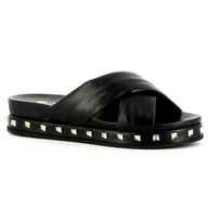 Klapki i japonki damskie - Czarne klapki z ćwiekami CARINII - Carinii - miniaturka - grafika 1