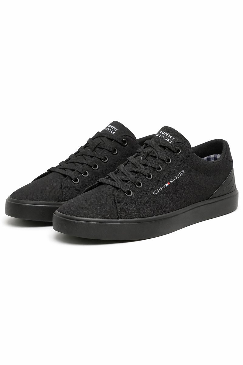 TOMMY HILFIGER CZARNE MĘSKIE TRAMPKI Z LOGO 45 1I3A