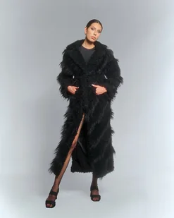 Czarne futro maxi - Płaszcze damskie - miniaturka - grafika 1