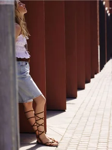 Reserved - Skórzane sandały z wiązaniem - beżowy - Moda i Uroda OUTLET - miniaturka - grafika 1