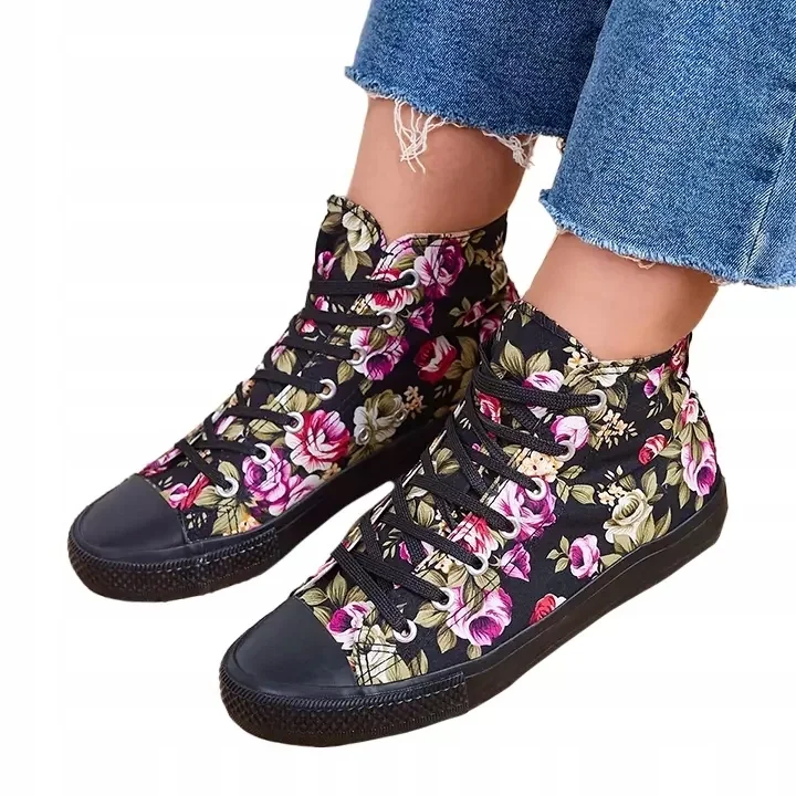 CZARNE TRAMPKI DAMSKIE W KWIATY SOXIC 38