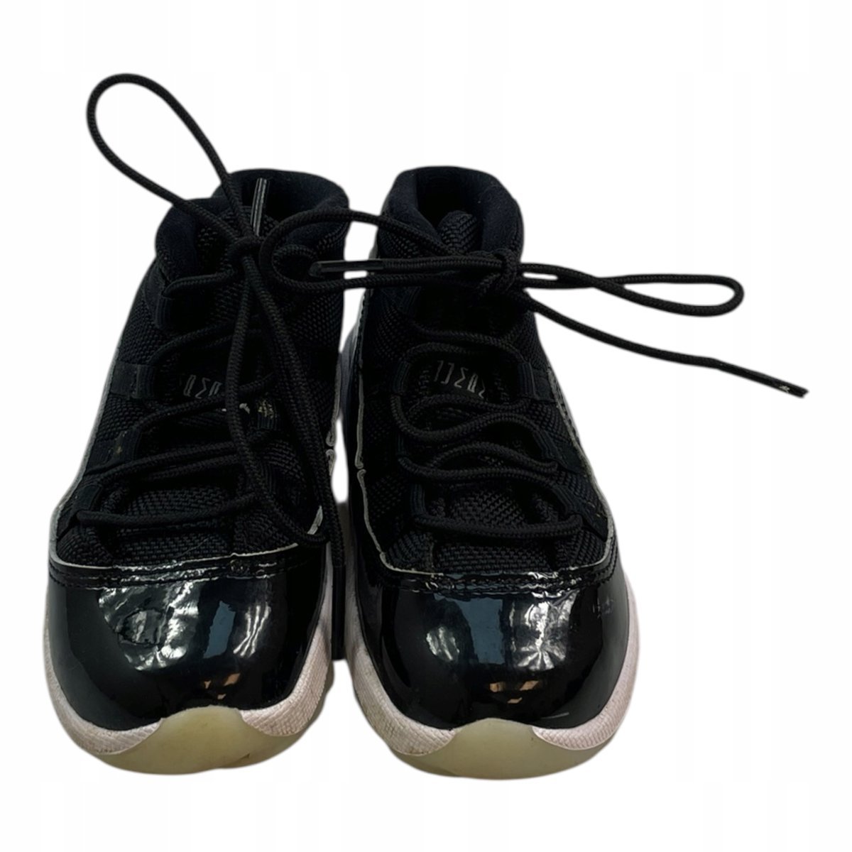 Buty Jordan rozmiar 25 - czarno-białe sneakersy dziecięce