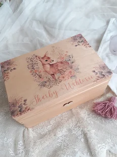 Sarenka Kuferek skrzyneczka pojemnik drewniany metryczka urodzenia - Pamiątka Chrztu Świętego - miniaturka - grafika 1