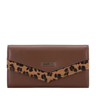 Damski portfel z ekoskóry z trójkątną klapą brązowy - Portfele Damski portfel z ekoskóry z trójkątną klapą brązowy - Portfele - miniaturka - grafika 1