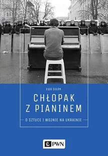 CHŁOPAK Z PIANINEM O SZTUCE I WOJNIE NA UKRAINIE EWA SUŁEK - Felietony i reportaże - miniaturka - grafika 1