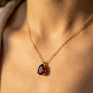 Naszyjniki - Naszyjnik GARNET DROP - TIMELESS RED - miniaturka - grafika 1