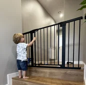 Zabezpieczenia dla dzieci - Bramka zabezpieczająca schody drzwi dla dzieci ochronna barierka rozporowa ochronna (75-103cm, czarna, loft) - miniaturka - grafika 1