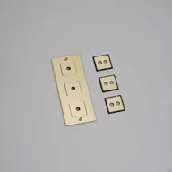 Klawisze i ramki - Ramka z wypełnieniem pionowa 3G Wall Plate Mosiężna Standard europejski - miniaturka - grafika 1