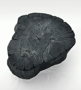 Czarny stolik kawowy. Opalany plaster drewna. - Ławy i stoliki kawowe - miniaturka - grafika 1