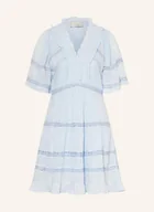 Sukienki - Neo Noir Sukienka Milene Z Koronką I Falbankami blau - miniaturka - grafika 1