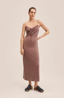 Sukienki - Mango sukienka Banas kolor beżowy midi dopasowana - grafika 1