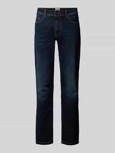 Spodnie męskie - Jeansy o kroju regular fit z detalami z logo - grafika 1